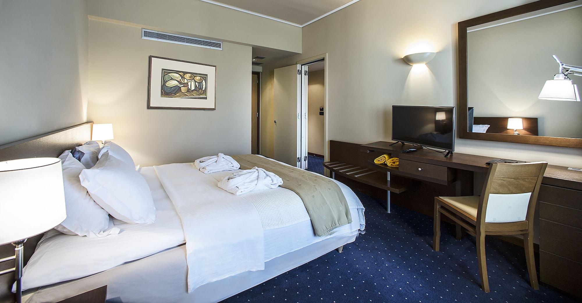 Dekelia Hotel Atene Esterno foto