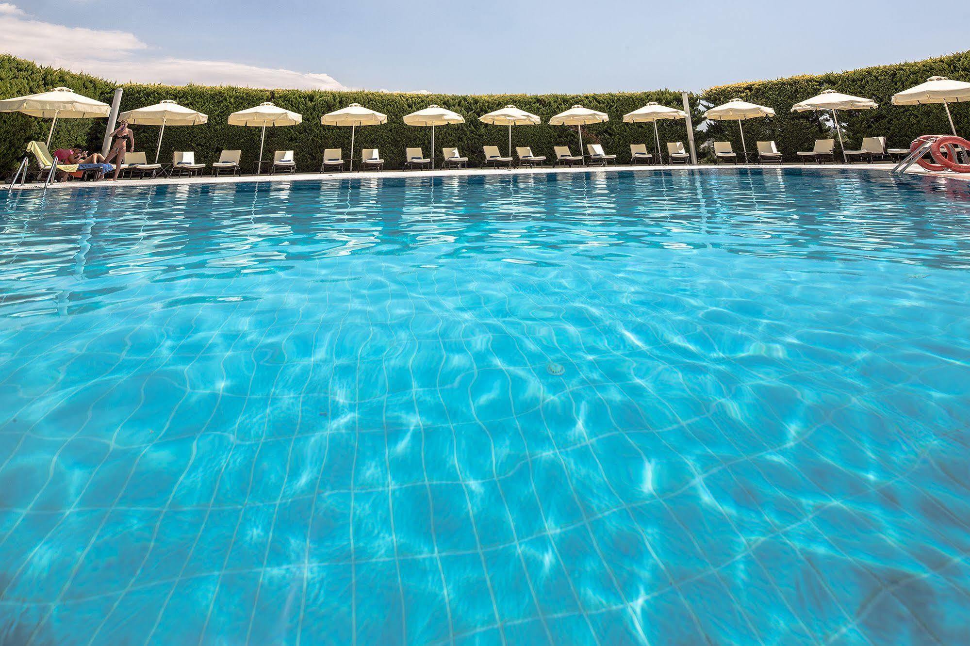 Dekelia Hotel Atene Esterno foto